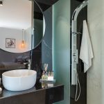 Master's bedroom en suite bathroom with marbles