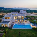 The luxury villa Orizontes with sea and mountain view