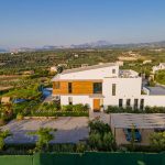 parking space and entrance of villa Orizontes