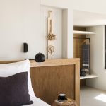 Contemporary design in the en-suite bedroom