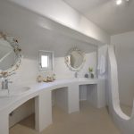 luxurious bathroom at villa Zeus