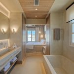 luxury en-suite bathroom at villa Moni