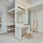 large en-suite bathroom