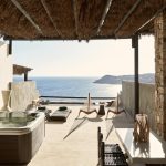 Outdoor Jacuzzi in the pool villa Utopia